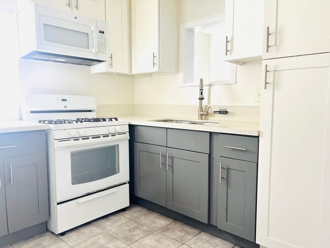Photo - Floral Dr. Unit 4338 1/2 Floral Dr