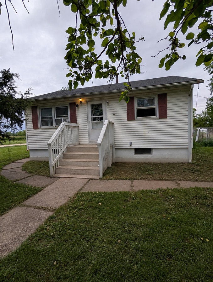 Cozy Country Style Living Just Minutes From Davenport Conveniences! - Cozy Country Style Living Just Minutes From Davenport Conveniences!