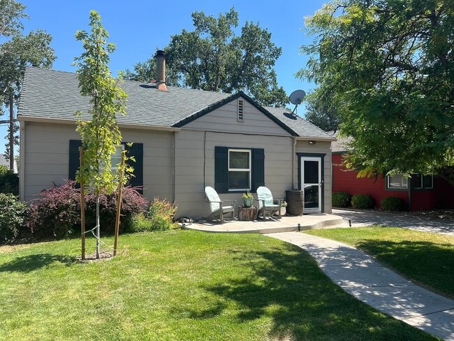 Front - 1626 Hoyt St