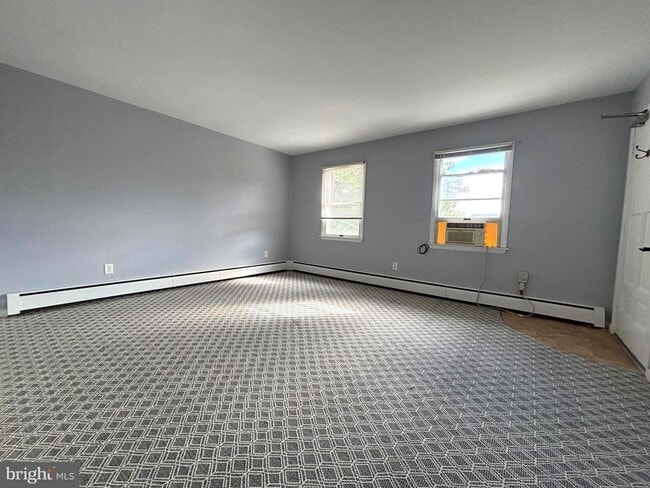 Photo - 43 S Main St