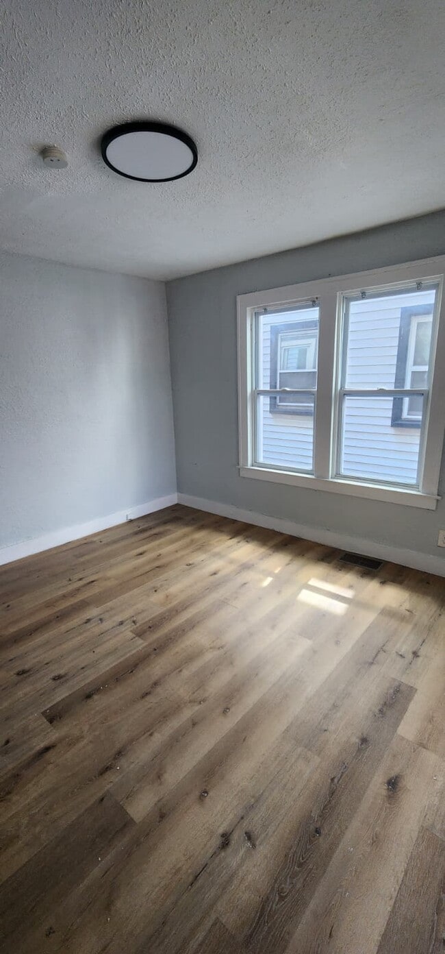 Photo - 16201 Turner St