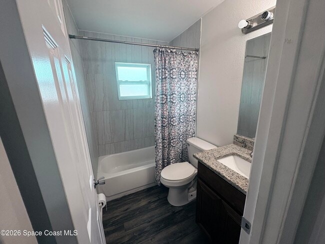 Photo - 830 Hartley Ave SW