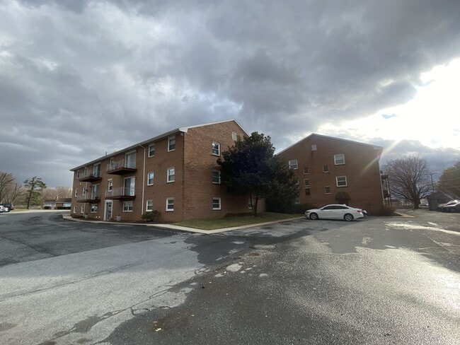 Photo - 103 N Edgewood Dr Unit Apt 8