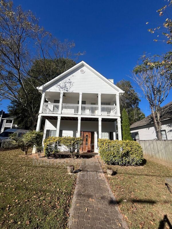 Photo - 889 Crew St SW