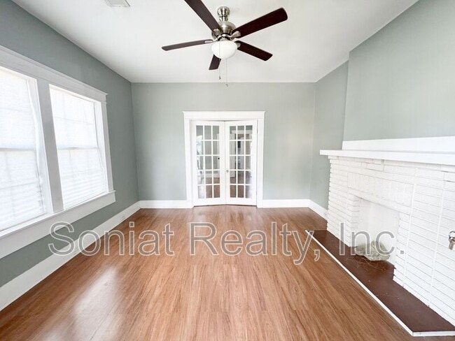 Photo - 2626 Jasmine St