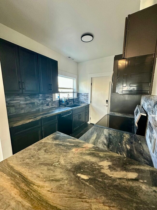 Photo - 444 40th St Unit B