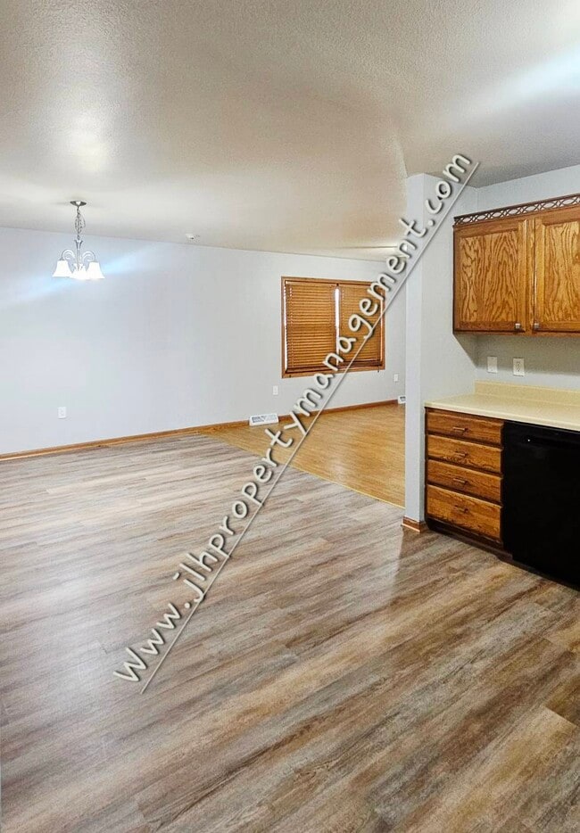 Photo - 1776 S Hance Dr