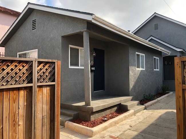 Building Photo - FREE RENT! 1 BED & 1 BATH UNIT AVAILABLE -... Rental