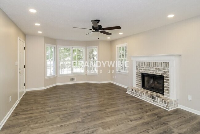 Photo - 12 Sherwood Forest Dr