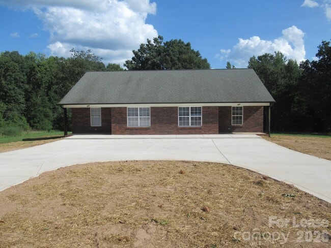Building Photo - 820 Horseshoe Lake Rd