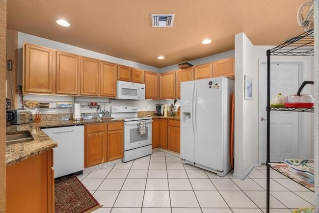 Building Photo - 5260 Grande Palm Cir