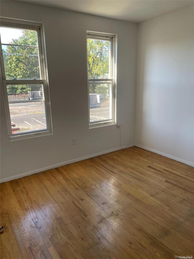 Photo - 62 Middle Neck Rd Unit 2Rear