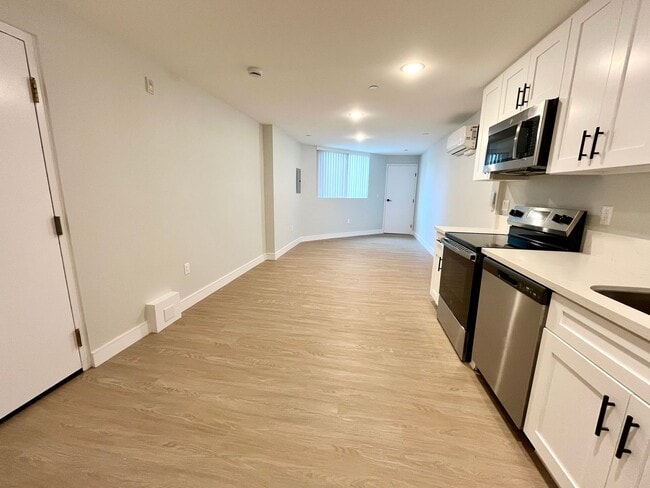 Photo - 747 Gayley Ave