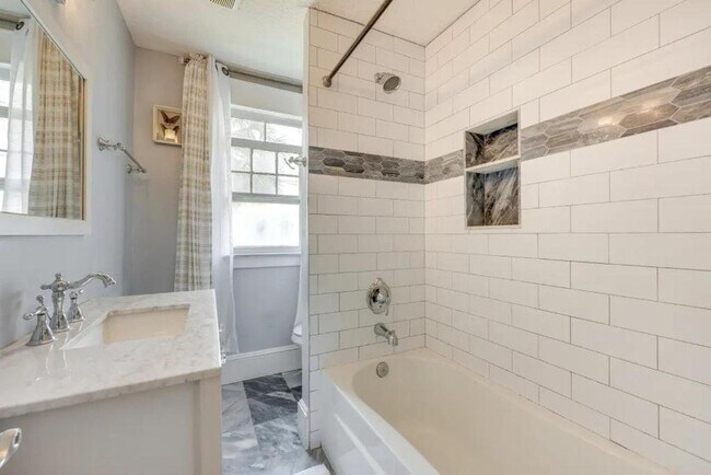 Photo - 105 W 11th St