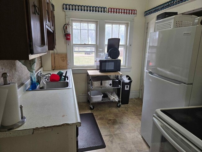 Photo - 1602 8th St E