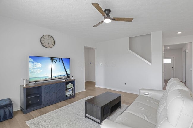 Photo - 758 Leslie Dr