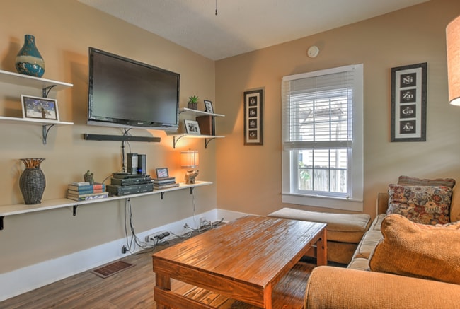 Photo - 4 bedroom 2 bath home! Tree Streets