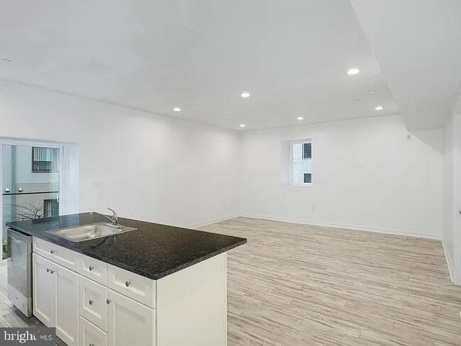 Photo - 980 N Marshall St Unit 2