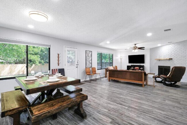 Photo - 6807 Skynook Dr