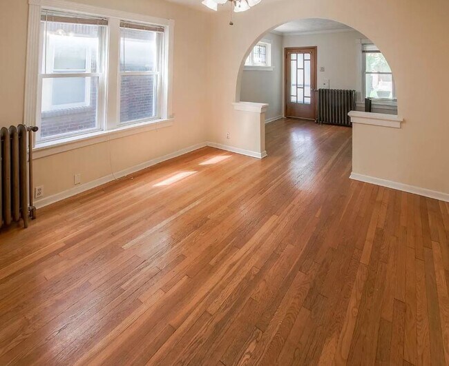 Photo - 4958 Tholozan Ave