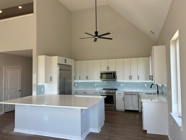 Building Photo - The Landings at Riverwalk