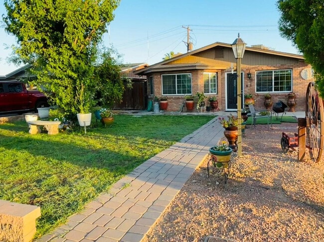 Building Photo - 3033 W Ocotillo Rd