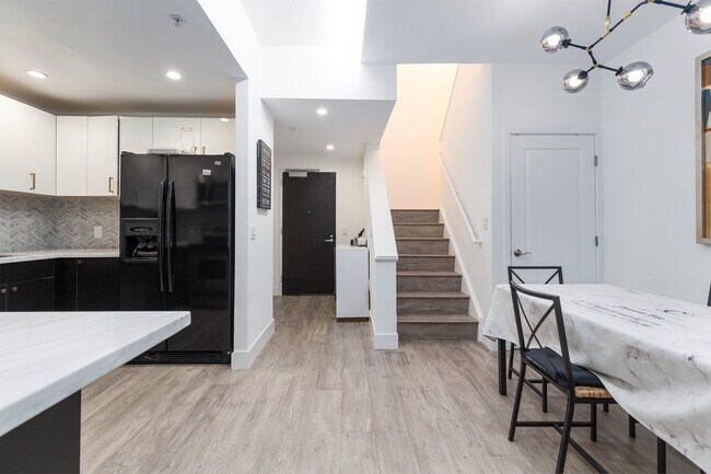 Photo - 88 King St Unit 108