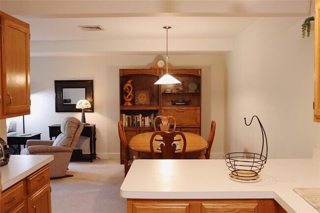 Photo - 75 Tivoli Gardens Unit E75