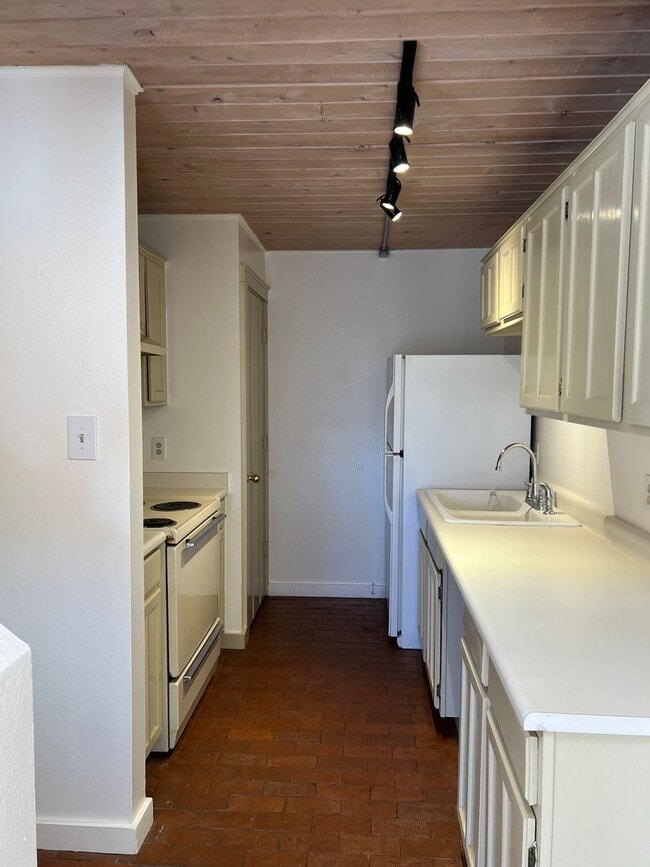 Photo - Sweet Townhome Next to Rail Yard