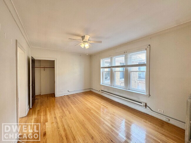 Photo - 4208 N Clark St Unidad 1