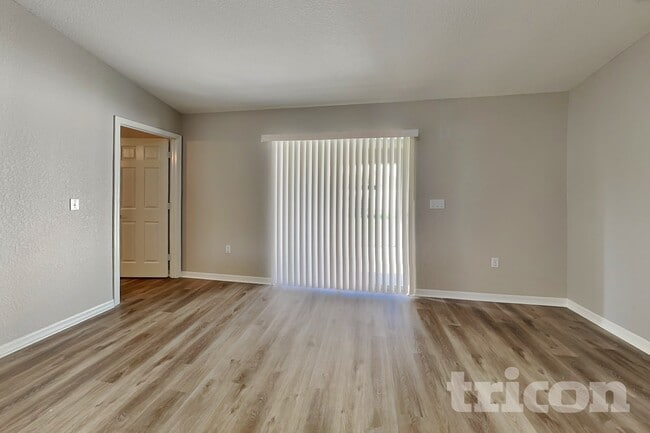 Photo - 2075 Sunflower St