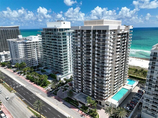 Building Photo - 5757 Collins Ave Unit 2101