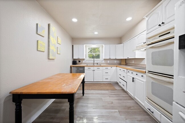 Photo - 809 Burleson St