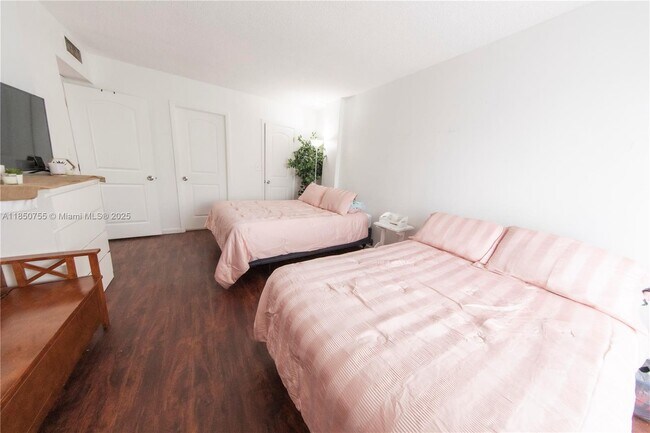 Photo - 4166 Inverrary Dr Unit 401