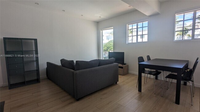 Photo - 700 16th St Unidad 202