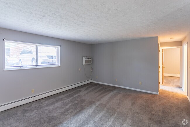 2 BR, 1BA - 1,000 SF