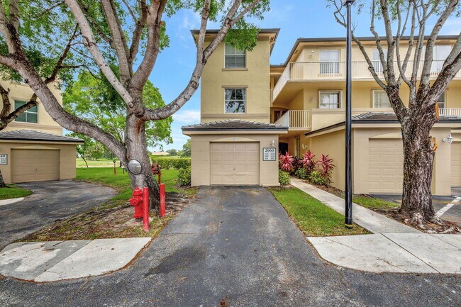 Photo - 2060 Greenview Shores Blvd Unidad 317 Rental