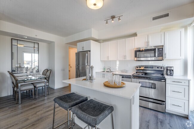 Interior Photo - 100 Bond Street East