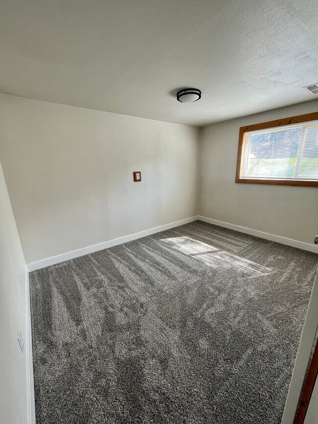 9620 Mumford Dr Unit Downstairs