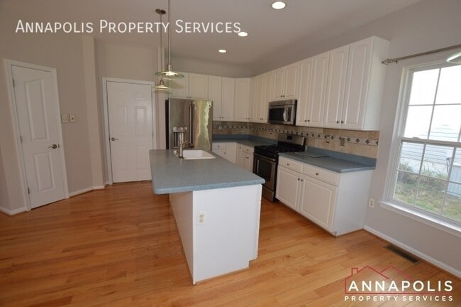 Photo - 122 Farmbrook Ln