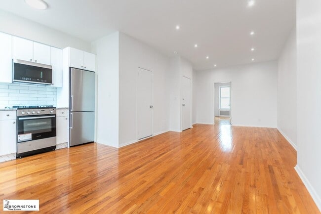 Photo - Greenwood: Renovated Top-Floor 1-Bedroom with Den, Dishwasher, and Laundry