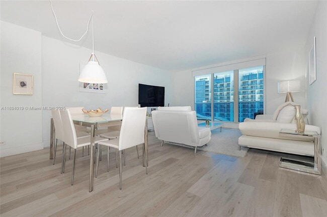 Building Photo - 2301 Collins Ave Unit 1505