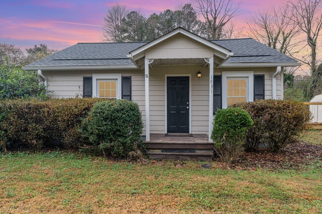 Building Photo - 7831 Summerfield Rd