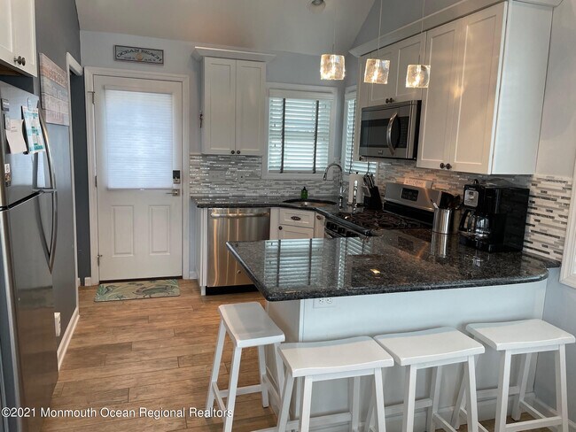 106 W Pompano Way