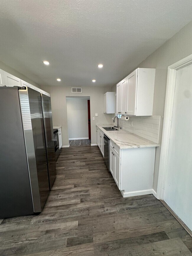 1459 E Warner Ave House House Rental in Fresno, CA