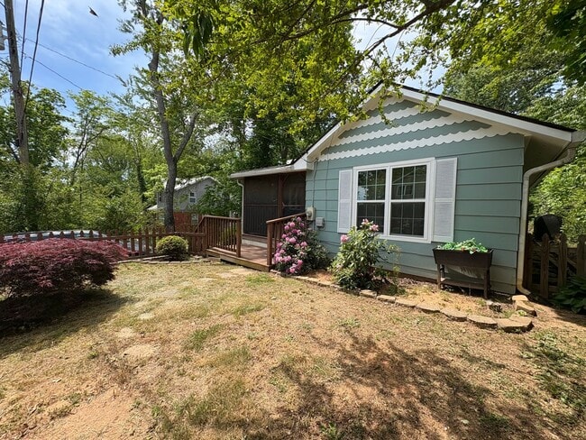 Building Photo - Fully Furnished! 3 bedroom 2 bath West Asheville