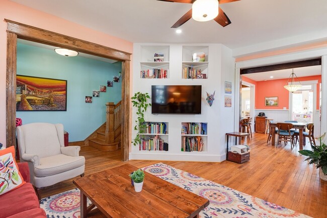 Unbeatable Family Home in the City w/ Park... - Unbeatable Family Home in the City w/ Park...