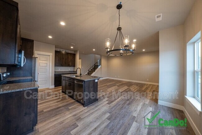 3005 Sunburst Dr