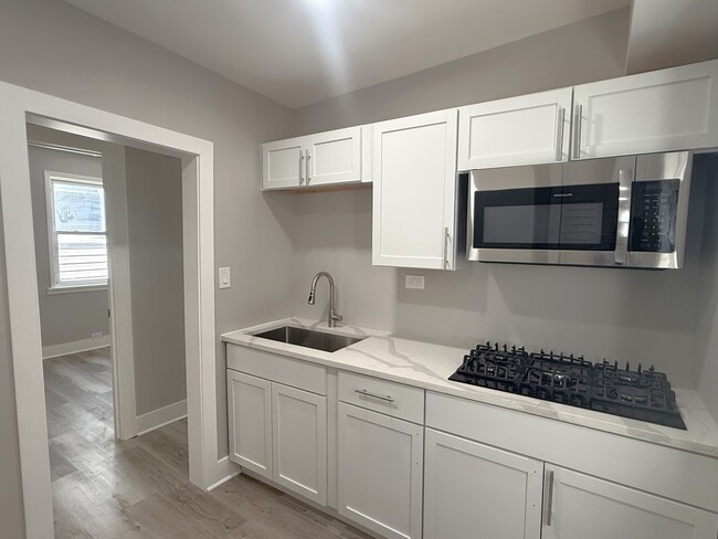 Photo - 3575 W Dickens Ave Unit 2R