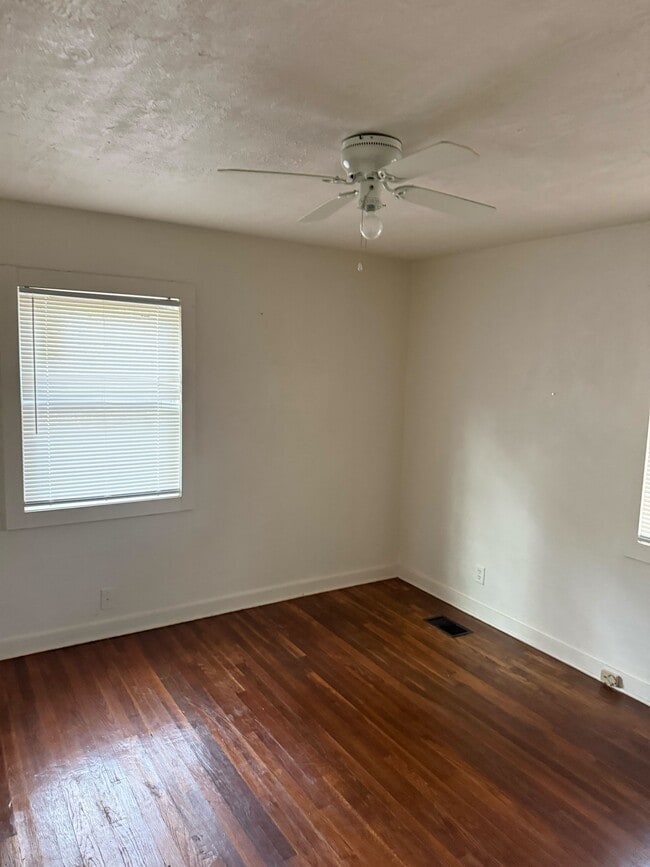 Photo - 2718 Emerald Dr